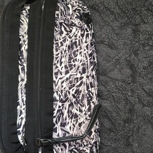Lululemon Black Gray & White Makeup Bag Dont Sweat It Kit Ripple Seal Grey Black